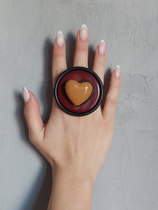 Anello placca cuore beige e cioccolato