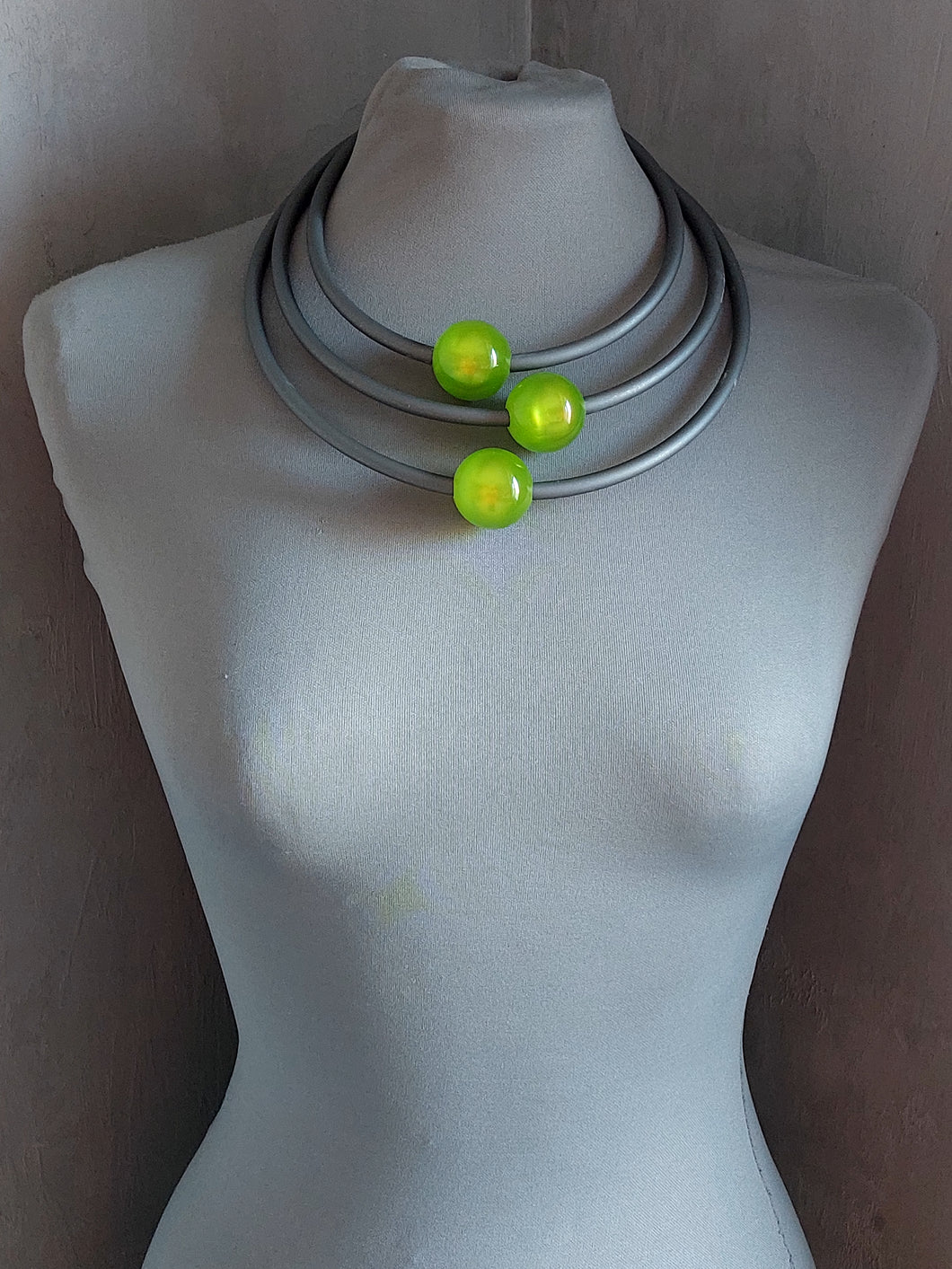 Collana saturn verde fluo