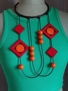 Collana splash bordeaux e arancio