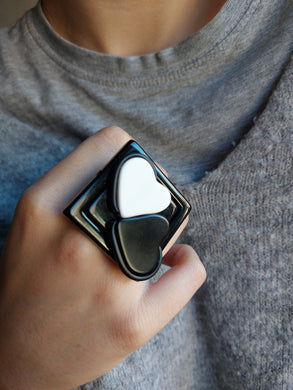 Anello cuore black vs white