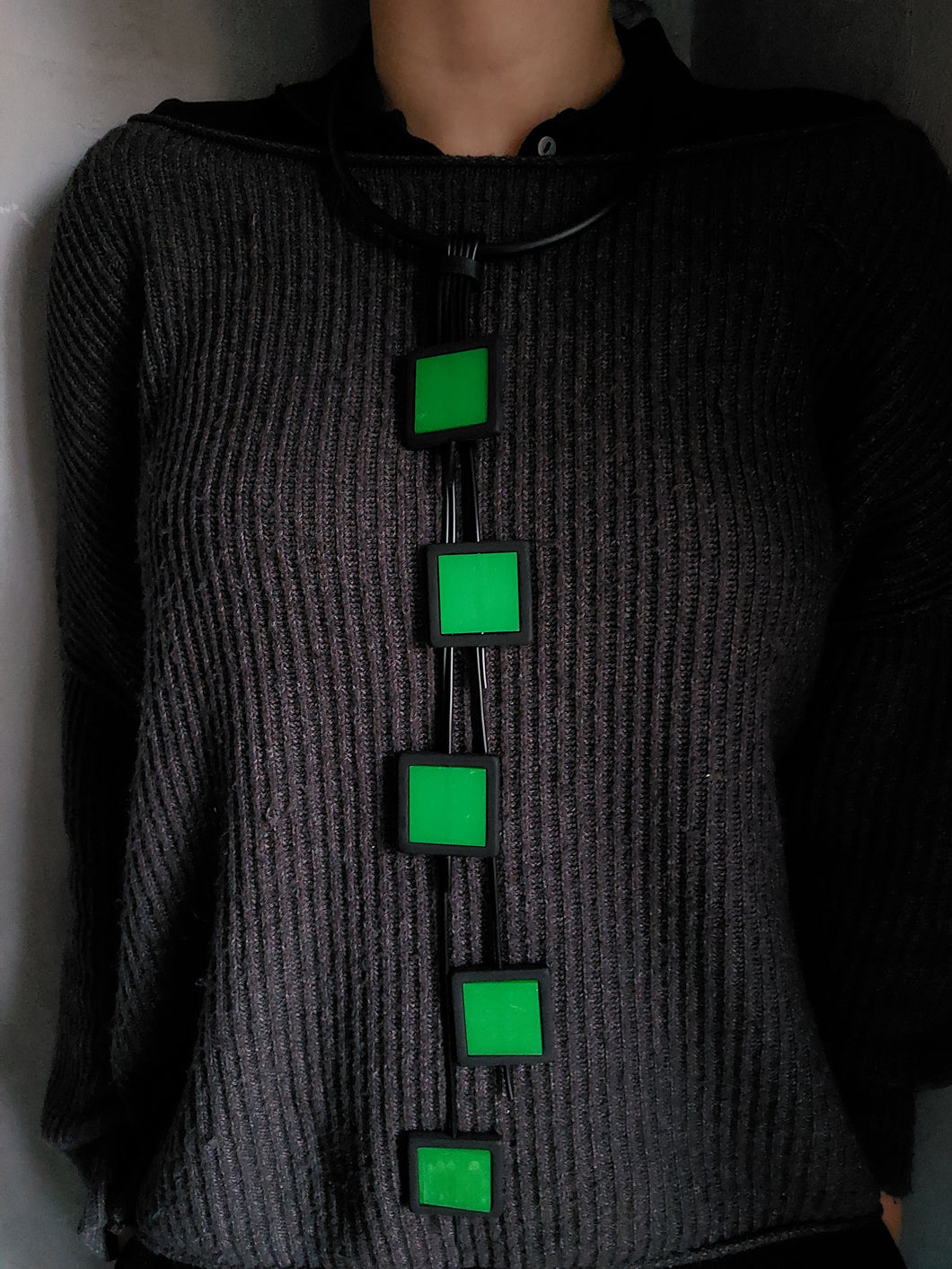 Collana pendolo quadro nero e verde